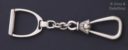 null HERMES - Porte-clef «?étrier?» en argent. Signé Hermès. P. 17,4g.