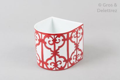 HERMÈS Paris made in France *Vase demi-cylindrique en porcelaine «Les Balcons du...