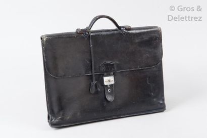 HERMÈS Paris 24 Fbg St Honoré * «Sac à dépêches» 40cm à deux soufflets en box noir,...