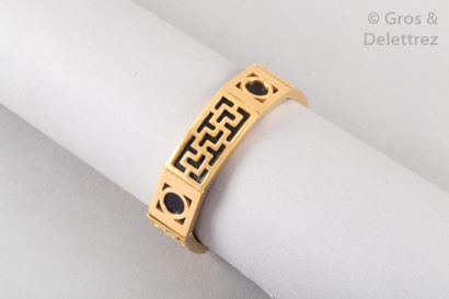HERMES Paris *Rare bracelet labyrinthe en métal doré sur cuir noir, fermoir invisible....