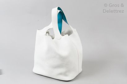 HERMÈS Paris made in France *Sac «Picotin» GM 31cm en veau Togo blanc et turquoise,...