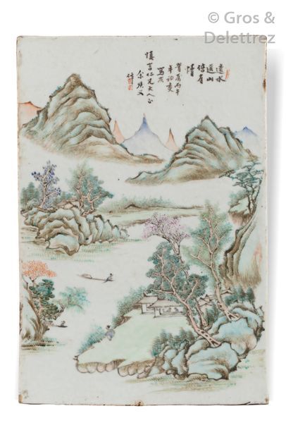 null Chine, période République

Plaque en porcelaine et émaux de la famille rose,...