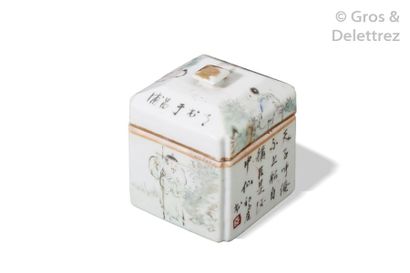 null Chine, période République

Petite boîte couverte en porcelaine et émaux Qian...