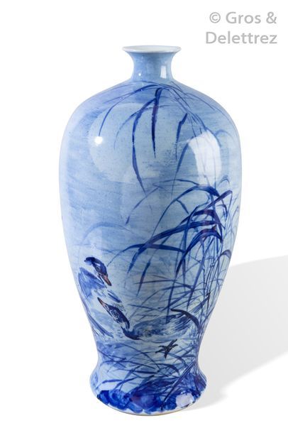 null Chine, Xxème

Vase de forme balustre en porcelaine à décor en camaïeu de bleu...