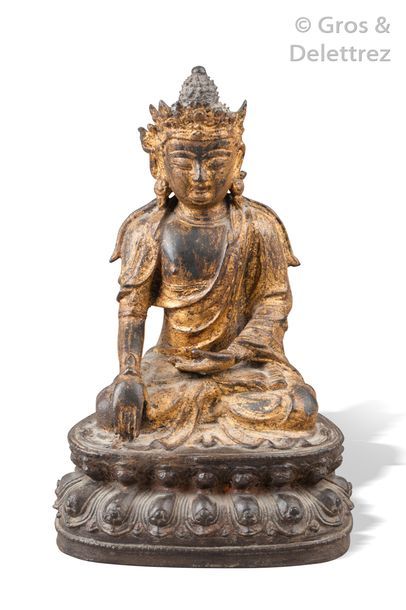 null Chine, période Ming, XVIIe siècle

Statuette en bronze laqué, représentant Amitayus...