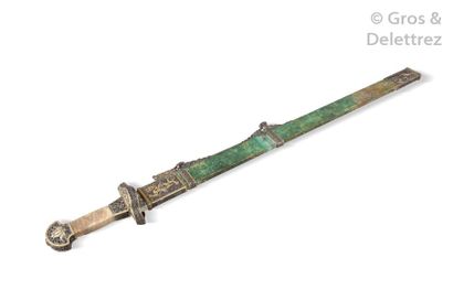 null Sino-Tibet, XVIII-XIXe siècle

Epée d’apparat, le manche en bois, galuchat et...