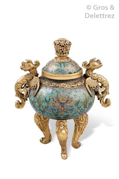 null Chine, période Qianlong, XVIIIe siècle

Vase sphérique couvert en émaux cloisonnés...