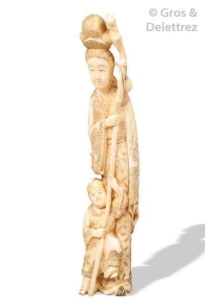 null Japon, vers 1900

Okimono en ivoire marin de morse sculpté représentant une...