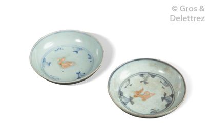  Chine, période Yuan, XIVe siècle 
Paire de coupes en porcelaine bleu blanc, à décor...