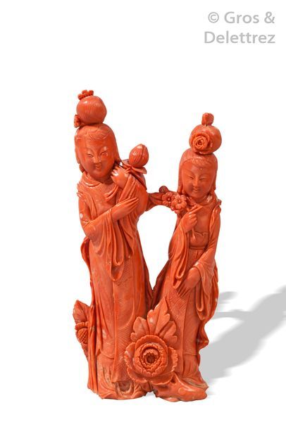 null Chine, vers 1930

Groupe en corail rouge orangé, finement sculpté de deux déesses...