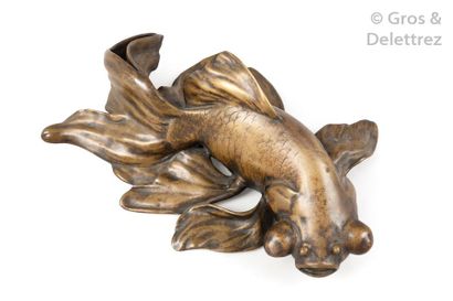 null Japon, vers 1900

Okimono en bronze patiné représentant un poisson-voile. ....