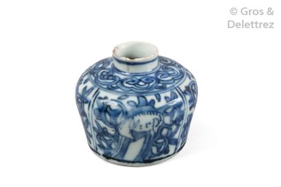 null Chine, période Ming, XVIIème

Godet de peintre en porcelaine bleu blanc à décor...