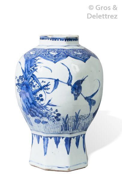 Chine, période Ming, XVIIème 
Vase de forme...