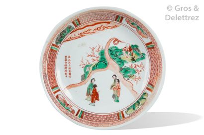 null Chine, période Transition

Assiette en porcelaine et émaux wucai, à décor en...