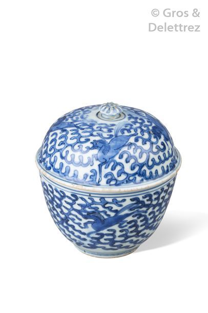 null Chine, pour l'exportation, XVIIe siècle

Bol et son couvercle en porcelaine...