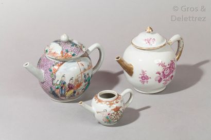 null Chine, Compagnie des Indes, XVIIIe siècle 

Lot de trois théières en porcelaine,...