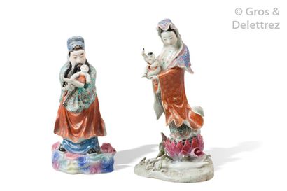 null Chine, fin XIXe siècle

Deux statuettes en porcelaine émaillé fancai (famille...