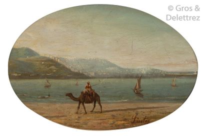 Joseph SINTES (1829-1913) Méhariste devant la Baie d’Alger Huile sur carton de forme...