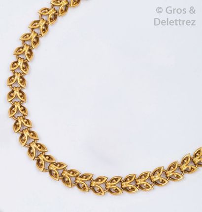 null Collier en or jaune à maillons épis.
Longueur: 44cm.
P. 38g.