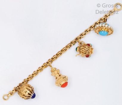 CHOPARD Bracelet articulé en or jaune orné de quatre breloques serties de turquoises,...