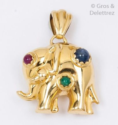 null Pendentif «Éléphant» en or jaune orné d'un saphirs, d'un rubis et d'une émeraude...