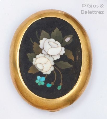 null Broche et une boucle d'oreille en or jaune ornée d'une mosaïque de pierres dures...