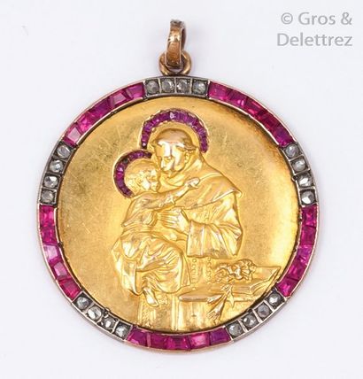 null Importante médaille en or jaune et or gris ciselés figurant Saint Antoine de...