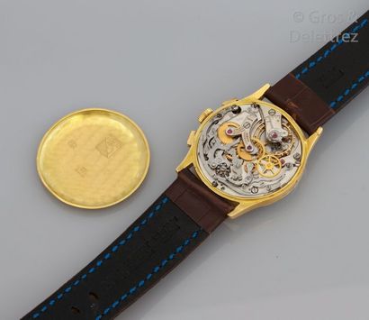 null UNIVERSAL GENEVE - "Uni-compax" - Montre de poignet chronographe en or jaune,...