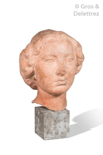 null HUBERT YENCESSE (1900-1987) Buste en terre cuite figurant un buste de femme....
