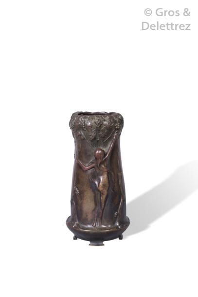 GUSTAV GURSCHNER (1873-1970) Vase en bronze...