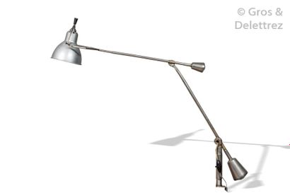 null EDOUARD WILFRID BUQUET (1886-?) Rare lampe à système d’agrafe à structure en...
