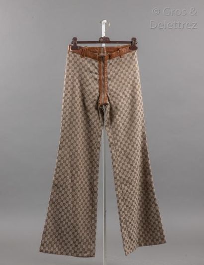 GUCCI Pantalon en toile monogramme gansé de cuir naturel, ceinture, passant, fermeture...