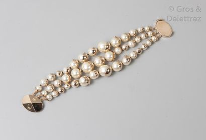 Christian DIOR par Camille Miceli Bracelet "Mise en Dior" à trois rangs de perles...