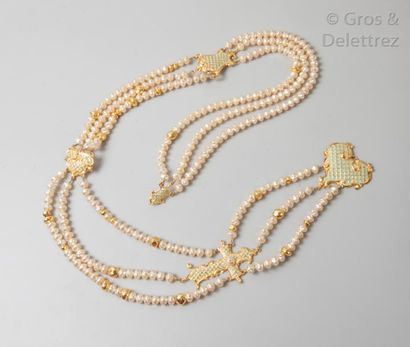 Christian LACROIX Sautoir composé de trois rangs de perles baroques à l'imitation...