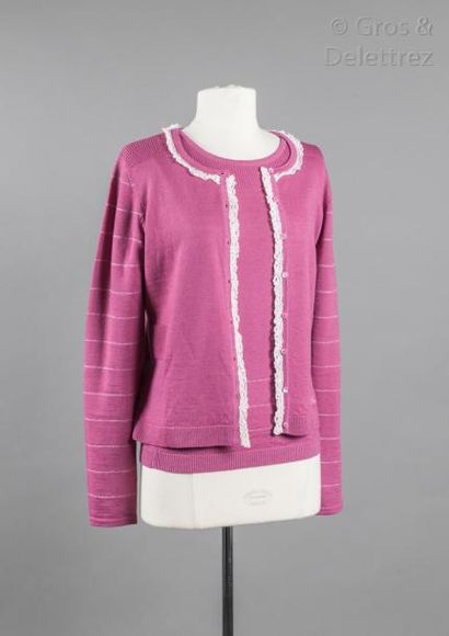 Christian LACROIX Bazar Jeans Twin-set en lainage rose tyrien, composé d'un cardigan...