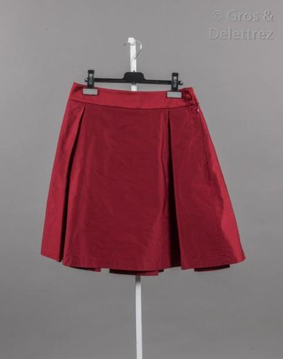 Vivienne WESTWOOD Collection Automne/Hiver 2014 Mini-jupe en ottoman rouge à effet...