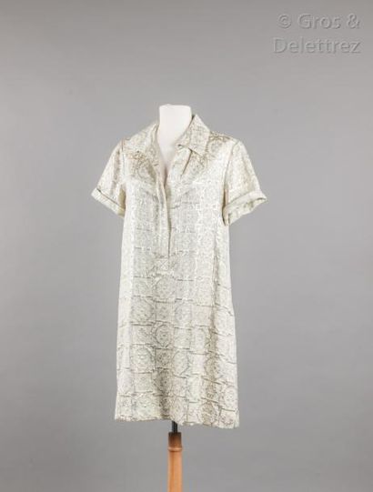 Diane von FURSTENBERG Robe chemise en broché beige et or figurant des motifs géométriques,...