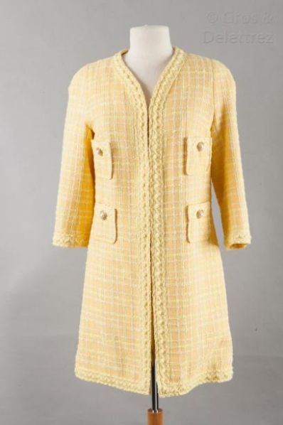 Edward ACHOUR Paris Manteau en tweed de coton jaune, encolure en V, simple boutonnage...