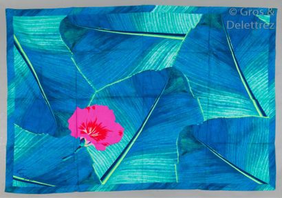KENZO Paris Paréo en coton imprimé dans les tons turquoise, rose à motif végétal....