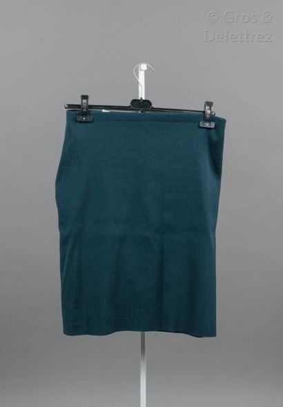 LANVIN par Alber Elbaz Hiver 2011 Lot de trois jupes droites en jersey, une bordeaux,...