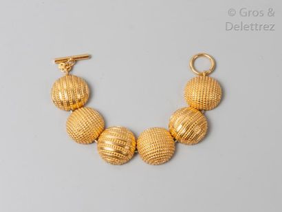 Christian DIOR Made in Germany Bracelet articulé en métal doré à décor de médaillons...