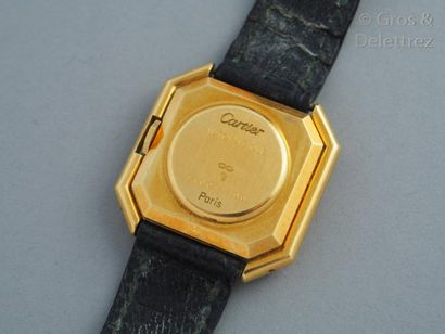 null CARTIER - Ceinture vers 1980 Montre bracelet en or jaune 18K. Cadran blanc,...