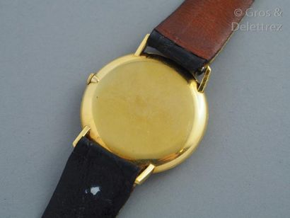 null MOVADO - circa 1970 Montre bracelet en or jaune 18K. Cadran silver brossé, index...