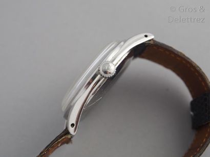 null OMEGA - vers 1960 Montre bracelet avec boîtier en acier. Cadran blanc avec index...
