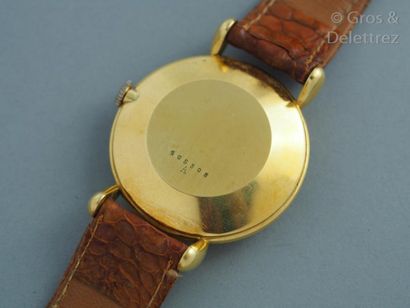 null JAEGER-LECOULTRE vers 1950 Montre bracelet avec boîtier en or jaune 18K et anses...