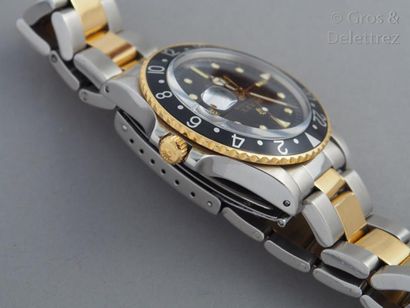 null ROLEX GMT - or/acier ref.1675B vers 1977 Montre bracelet en acier et or. Cadran...