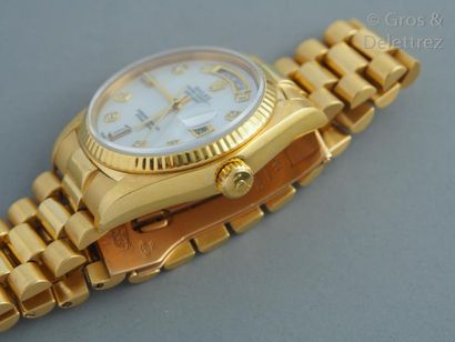 null Rolex Day-Date - ref : 18038 vers 1980. Montre bracelet avec boîtier en or jaune...