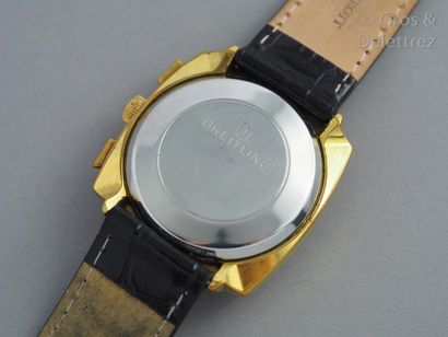 null BREITLING - Top Time vers 1965 Chronographe bracelet en métal plaqué or. Boîtier...