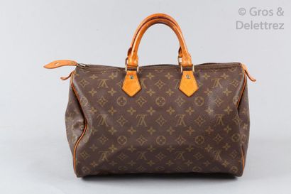 LOUIS VUITTON Sac " Speedy " 35cm en toile monogram et cuir naturel, fermeture éclair,...