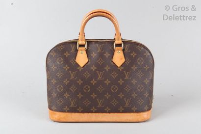 LOUIS VUITTON Sac " Alma PM " 30cm en toile monogram et cuir naturel, fermeture éclair...